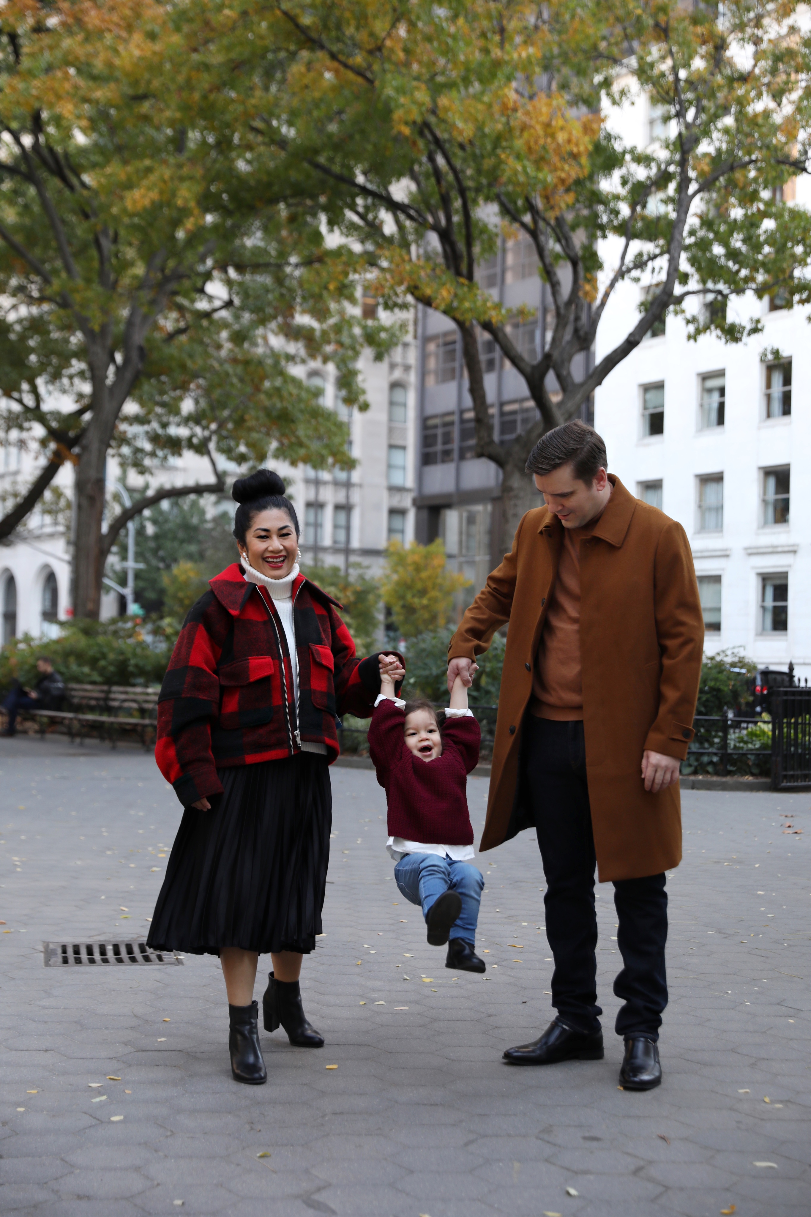 How to stay cozy while taking your family holiday photos