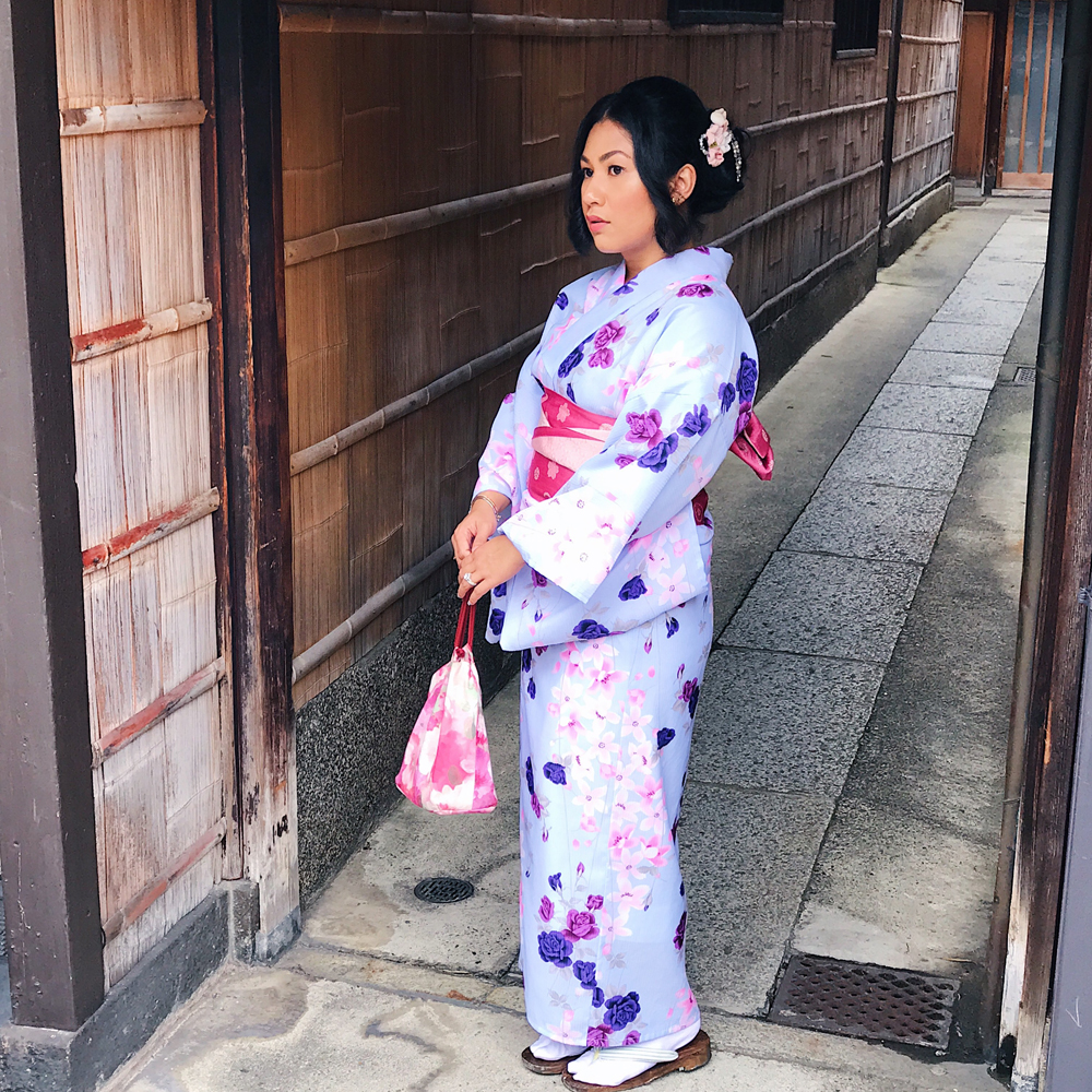 Gion has tons of cute small alleys to take photos in